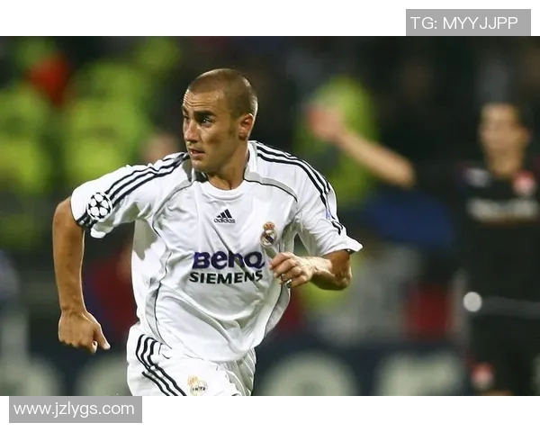 足球巨星精彩瞬间集锦 完美演绎赛场风采与惊艳进球